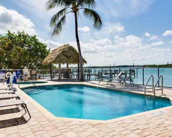Hutchinson Island Plaza Hotel and Suites - Fort Pierce - Πισίνα