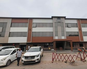 Enrise By Sayaji Gandhidham - Gāndhīdhām - Building