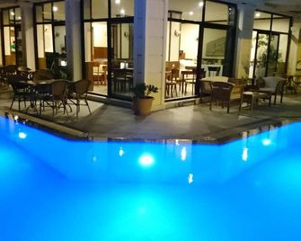 لورد هوتل - سسمى - حوض السباحة