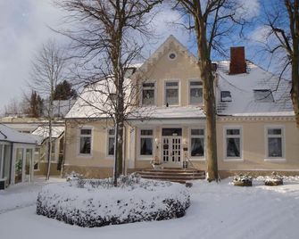 HofHotel Krähenberg - Grömitz - Gebouw