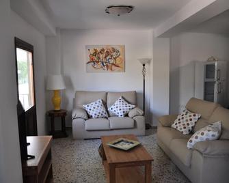 Recently renovated 2 bed townhouse with a large roof terrace in Orgiva town. - Órgiva - Living room
