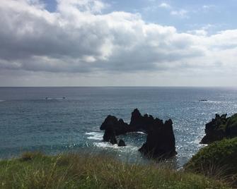 Beautiful Hana, Near Waianapanapa State Park. Str 216/0003 Ta186-656-9728-01 - Hana