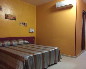 Cristal Hotel - Manocalzati - Schlafzimmer