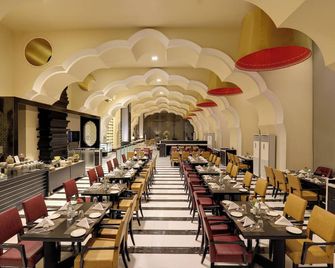 Saura Hotel, Agra - A Club Mahindra Associate - 阿格拉 - 餐廳