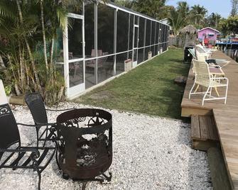 Angler's Inn - Matlacha - Patio