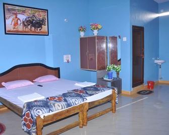 Sahana Palace - Ankola - Bedroom