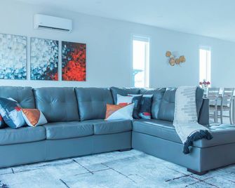 New Luxurious Suite Near Halifax Airport - Elmsdale - Sala de estar