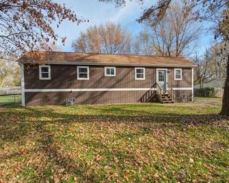 Cozy1bed with LG private fenced yard, Brisbin Rd I-80 Short to Long-term ADD RV - Morris - Gebäude