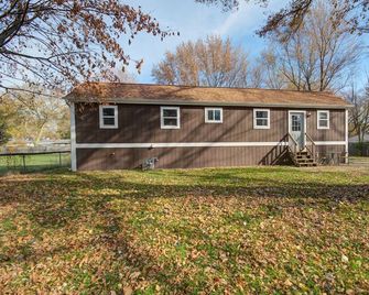 Cozy1bed with LG private fenced yard, Brisbin Rd I-80 Short to Long-term ADD RV - Morris - Building