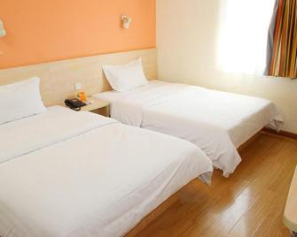 7Days Inn Chongqing Fuling South Gate Mountain Pedestrian Street - Chongqing - Habitación