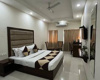 OYO 12245 Park Royal - Panchkula - Bedroom