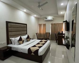 Hotel Park Royal - Panchkula - Bedroom