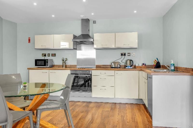 رومز ليدز سيتي ويست