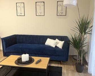Charming Homes - Studio 10 - Wolfsburg - Wohnzimmer