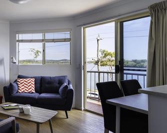 River Sands Apartments - Maroochydore - Living room
