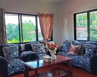 Tongatok Cliff Resort - Mambajao - Living room
