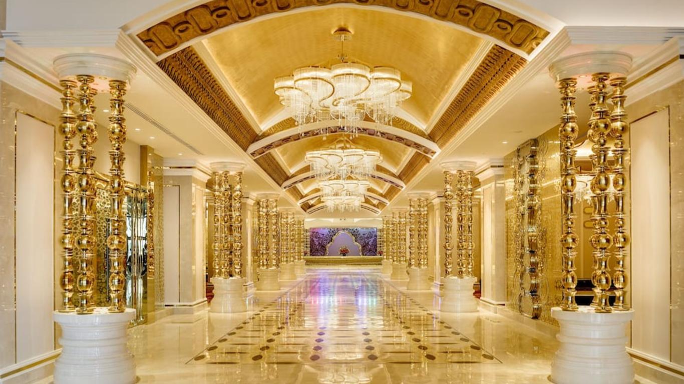 Nagaworld Hotel & Entertainment Complex