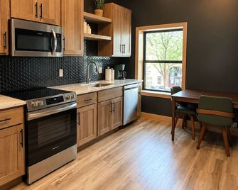 Downtown Norfolk Loft - 2 Bedroom + A Little Mystery - Norfolk - Kuchyň