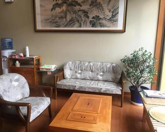 Shiokaze Kaoru Uchiyu no Yado Kameya - Kami - Huiskamer