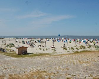 Very beautiful vacation apartment, quietly located & still close to the city - 우타르프 - 해변