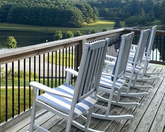 Little Beau - A Blueridge Parkway Retreat - Roaring Gap - Balcón