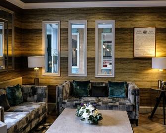 The Seafield Arms Hotel Cullen - Self Catering - Cullen - Living room