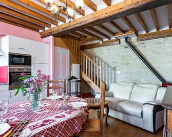 Wonderful villa for 4 guests with TV, pets allowed and parking - Commes - Dining room