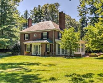 Idyllic County Escape (Hot Tub) - Lutherville Timonium - Building
