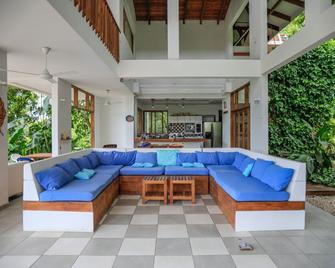Casa Luna - Private Suites With Ocean View, Pool, Ac, Wifi - Santa Teresa - Sala de estar
