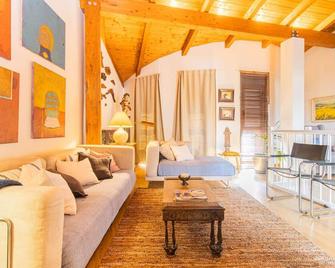 Relax Above the City-Terrace, Views & Comfort - Huesca - Sala de estar