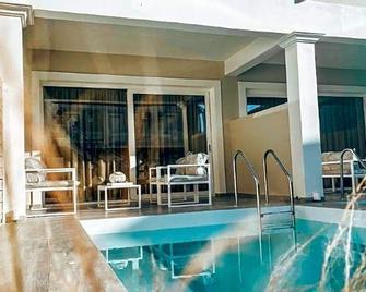 Terezas Hotel - Sidari - Pool