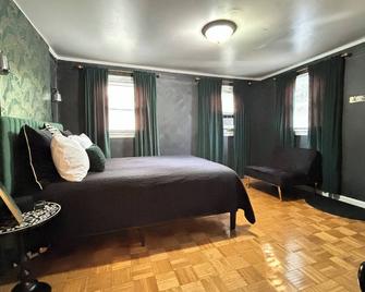Emerald Oasis, Stylish & Clean close to NYC & airports - Teaneck - Bedroom