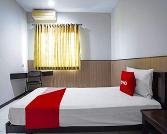 OYO 91710 Hotel Anugerah - Jember - Спальня