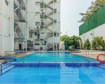 Vibe by the lalit Traveller - Faridabad - Bazén