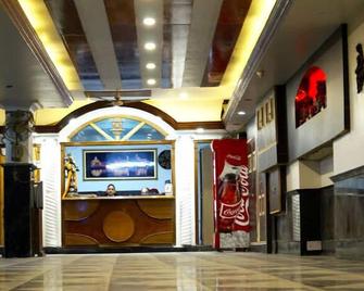 Hotel Shiraz Continental - Amritsar - Front desk