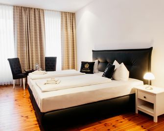 Hotel & Restaurant 'Deutscher Kaiser' - Perleberg - Slaapkamer