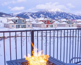 Modern mountain condo w/river and mountain views, 45 miles to Jackson Hole! - Swan Valley - Balcón