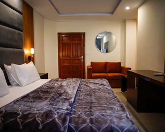 Grand Premium Continental Hotel - Murree - Habitación
