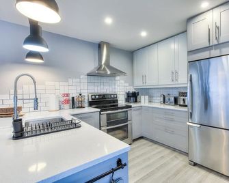 Family friendly house with free parking - Saint-Constant - Cuisine