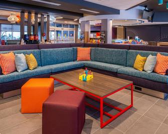 Tru by Hilton Elkhart - Elkhart - Lobby