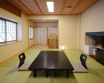 하쓰네소 신칸 - 우레시노 - 다이닝룸