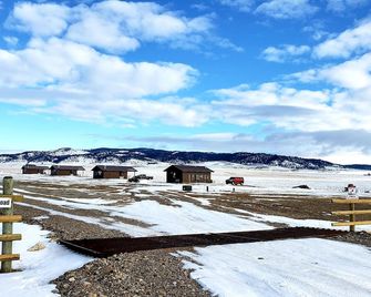 Shedhorn Cabin #2 Of 3 - 1 Bedr & Full Rv Hookups - White Sulphur Springs