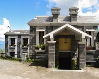 Sun N Snow Inn Kausani By Leisure Hotels - Kausani - Building