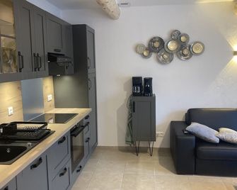 Le Mas des Oliviers appartement 2 pieces tous conforts - Draguignan - Cuisine