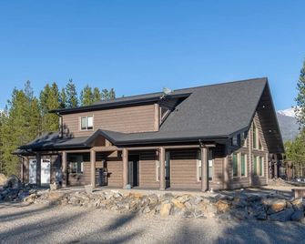 Sunny Peaks - Valemount - Edificio