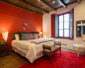 Hotel Monasterio - אנטיגואה גוואטמלה - חדר שינה