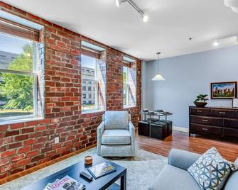 Entire Condo In The Heart Of Downtown Greensboro! - Greensboro - Living room