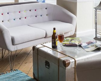 The Beach Hotel - Minehead - Вітальня