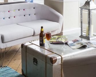 The Beach Hotel - מיינהד - סלון