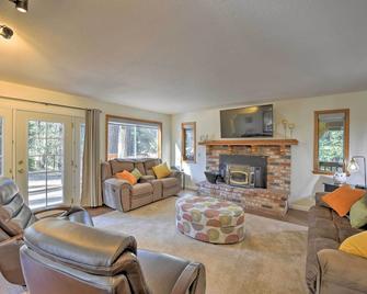 Cabin in Natl Forest 35 Min to Boreal Resort - Colfax - Sala de estar